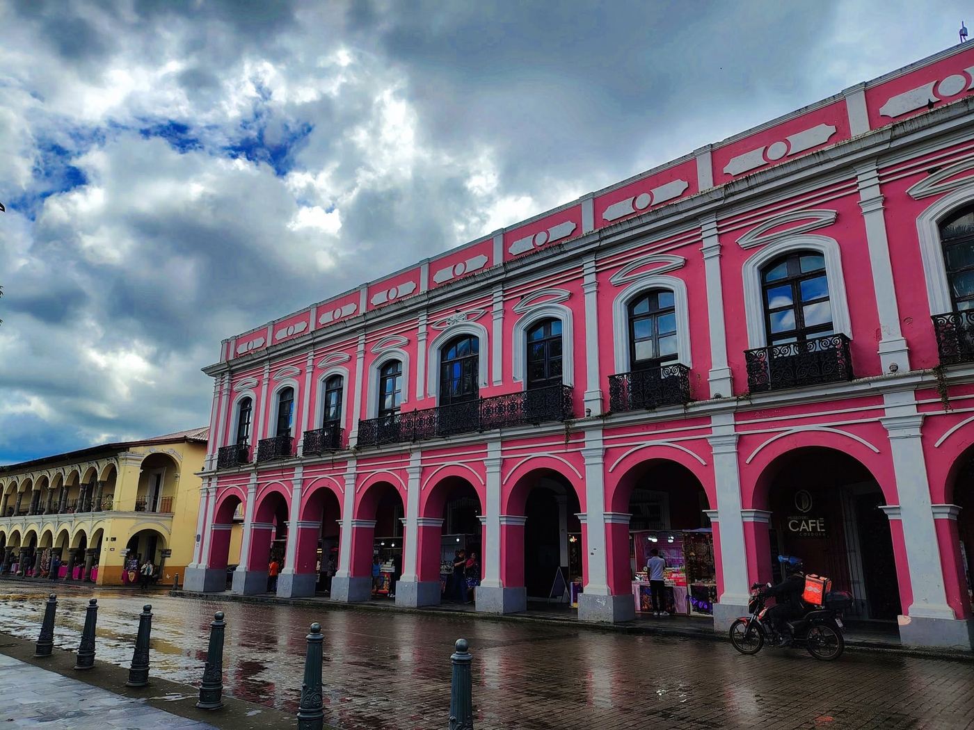 Fachada del Ex Centro Banamex, en el centro histórico de Córdoba, Veracruz